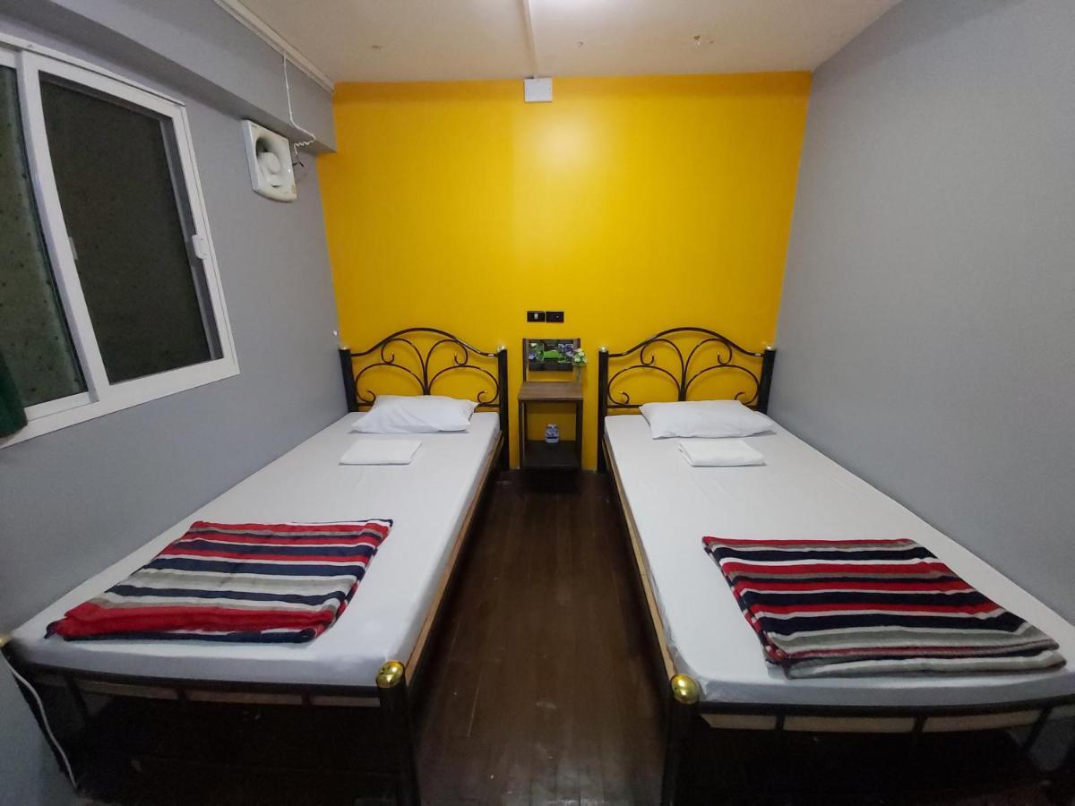 Yellow Flower Hostel Chiang Rai Room photo